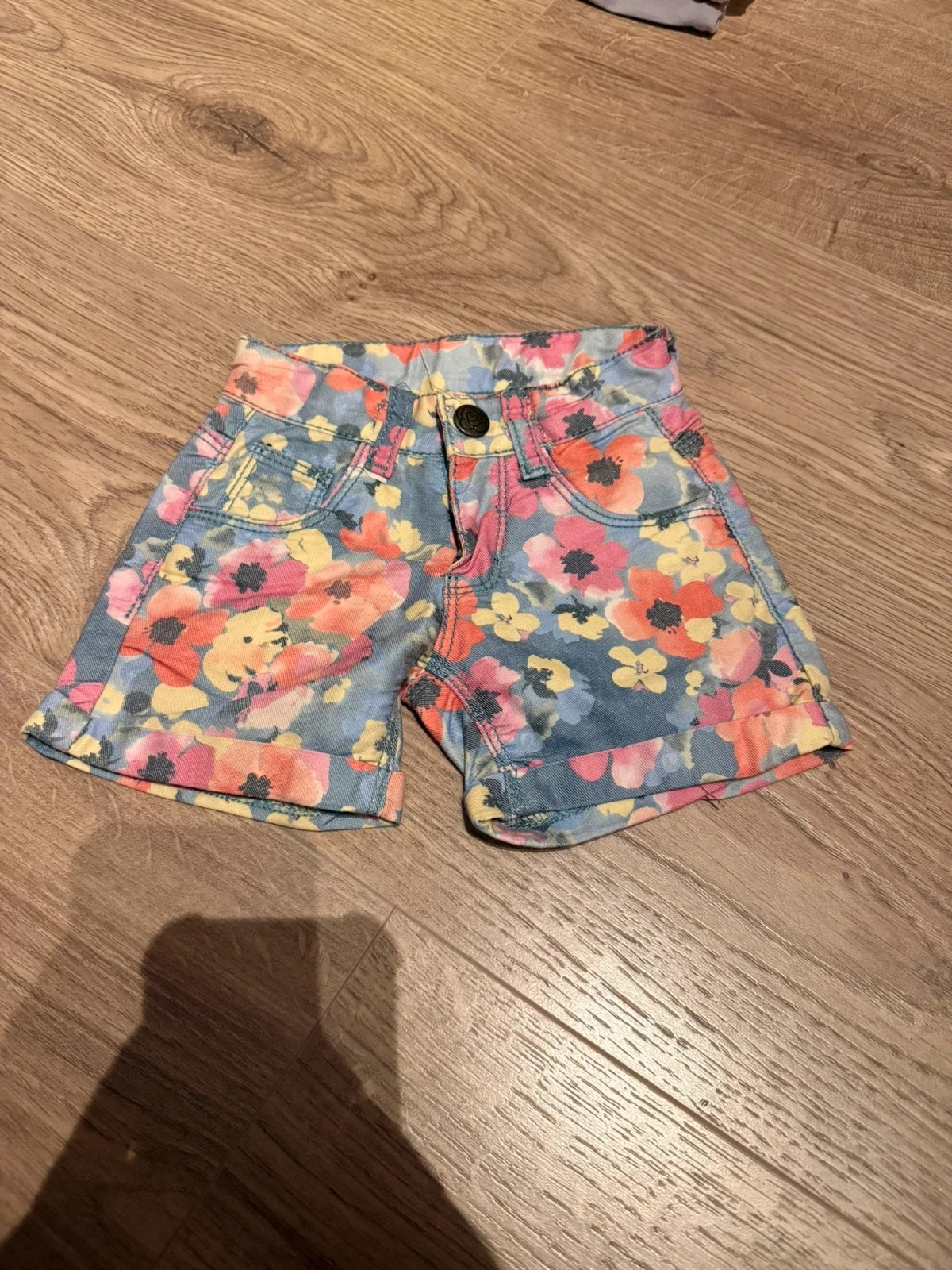 Short fille